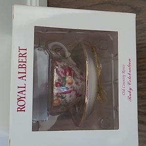 Royal Albert Old Country Roses teacup and saucer ornament ruby celebration